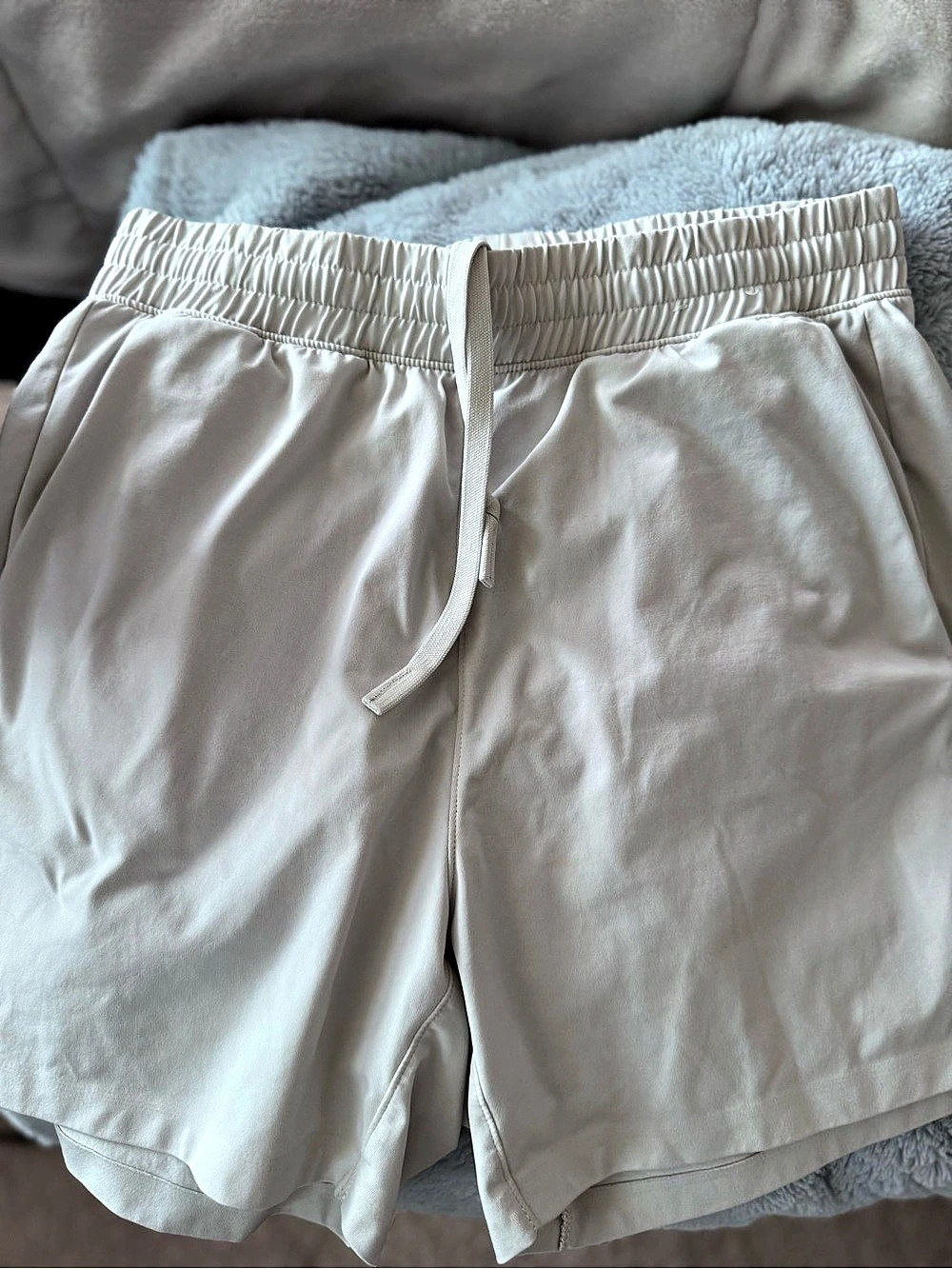 Uniqlo Athletic Shorts White - size small